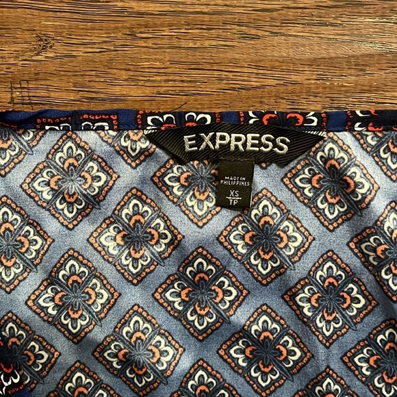 Express Size XS Short Sleeve Top - Picture 2 of 5